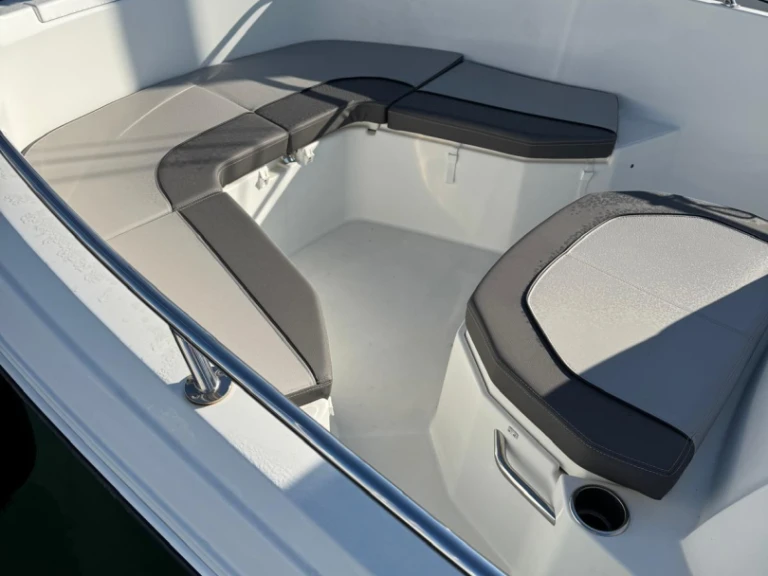 Location Bateau à moteur Jeanneau avec permis