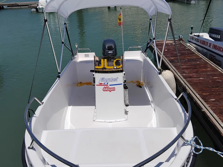 Location à Espagne - FIBERPLAST  440 Open  sur SamBoat