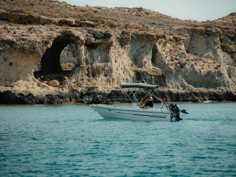 Location Bateau à moteur à Órmos Makry-Gialoú - Nikita Nikita 450