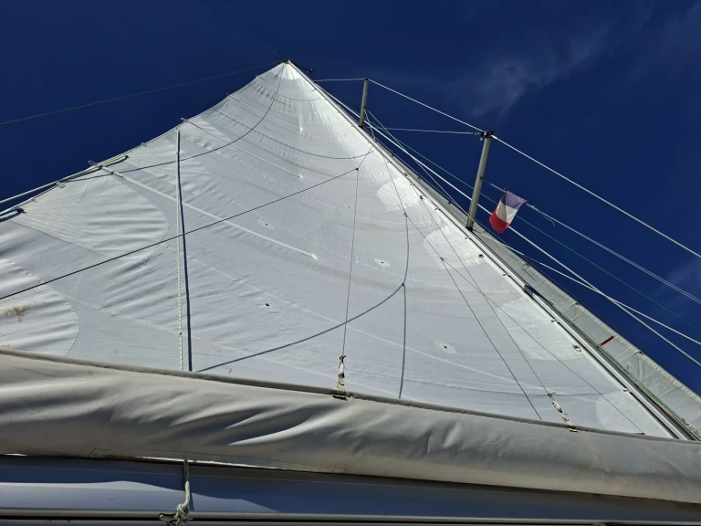 Location bateau Gruissan pas cher Elan 31