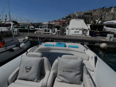 Noleggiare una Sacs Strider 11 a Naples