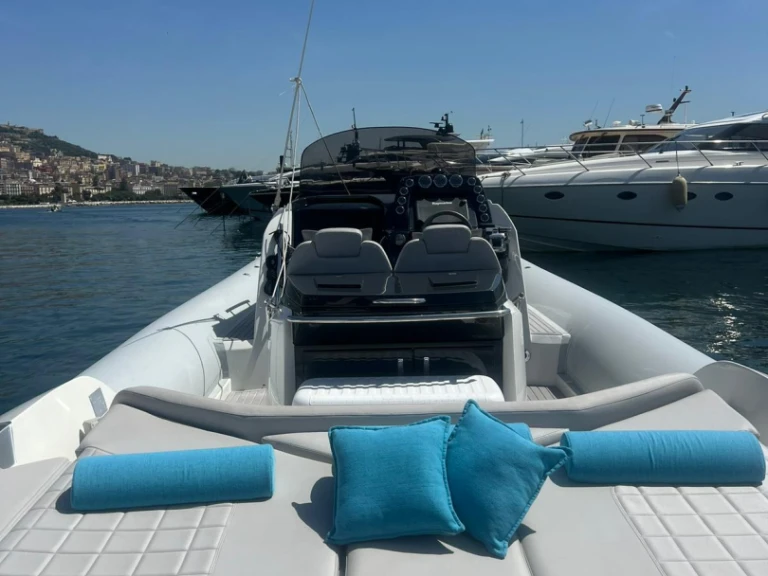 Location bateau Naples pas cher Strider 11