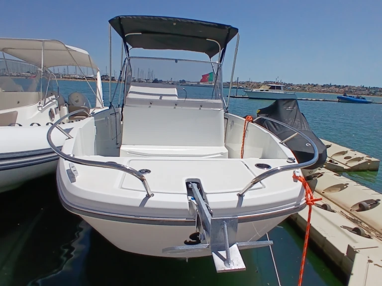 Location Bateau à moteur Bénéteau avec permis