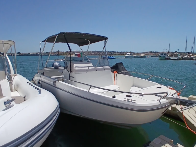 Bateau à moteur à louer à Portimão au meilleur prix
