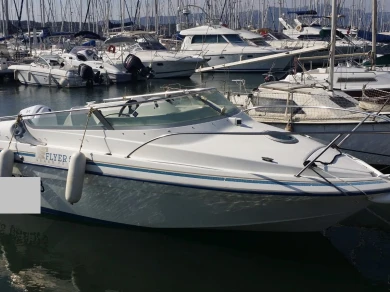 Hire Motorboat Bénéteau with a boat licence