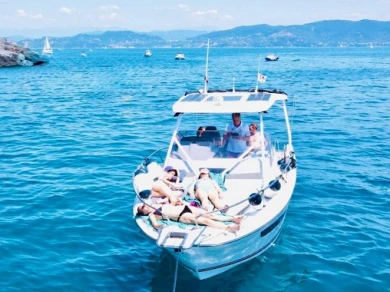 Noleggio Barca a motore Jeanneau con patente nautica