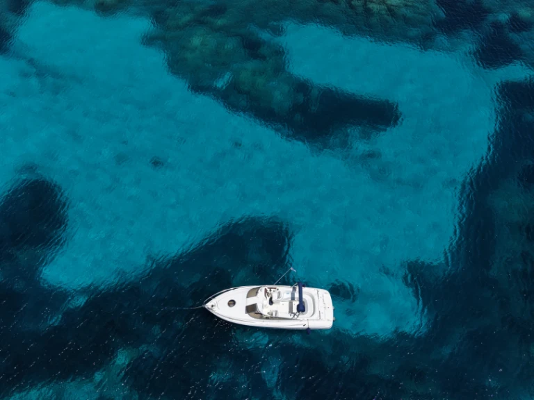 Location Bateau à moteur à Poltu Quatu - Cranchi Corallo 840