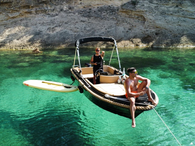 Bateau à moteur à louer à Sant Antoni de Portmany au meilleur prix