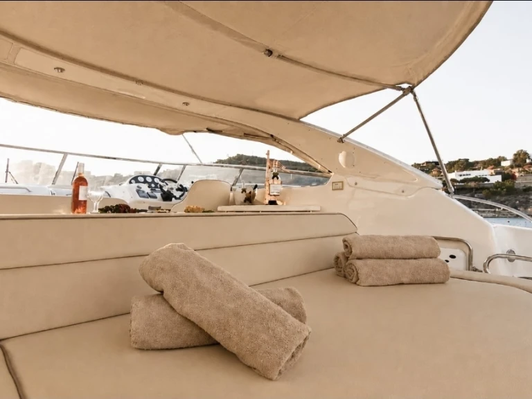 Location Bateau à moteur à Taormina - Bavaria Bavaria 37 Sport