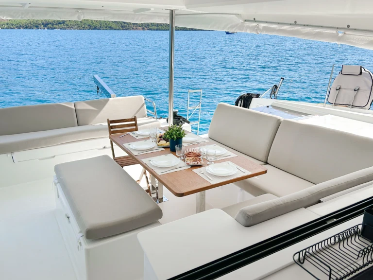 Location Catamaran Fountaine Pajot avec permis