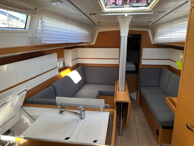 Location bateau Elan E4 à Pula sur Samboat