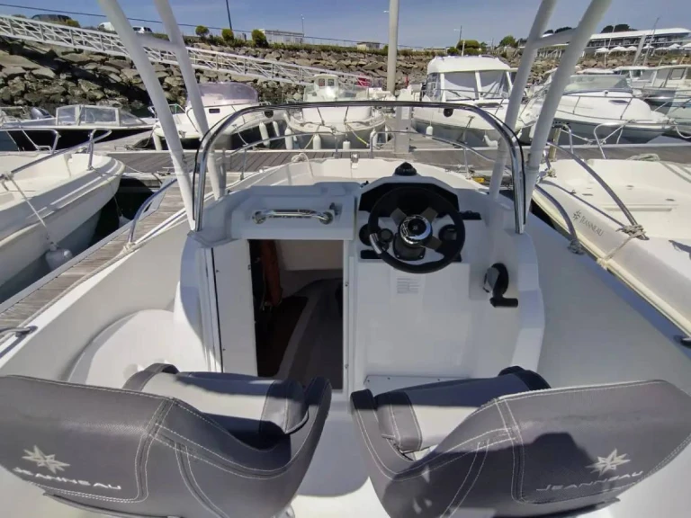 Bateau à moteur à louer à Saint-Quay-Portrieux au meilleur prix