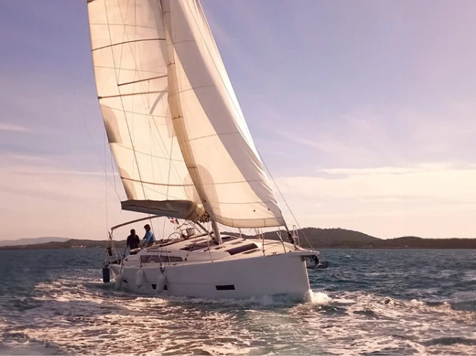 Location bateau Dufour Dufour 430 à Hyères sur Samboat