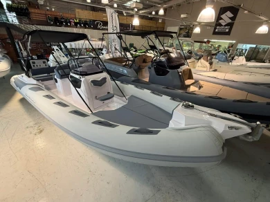 Hire RIB Ranieri with a boat licence