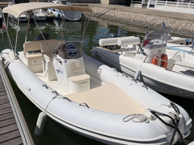 Louez un Nuova Jolly NJ 630 GT à Saint-Cyprien
