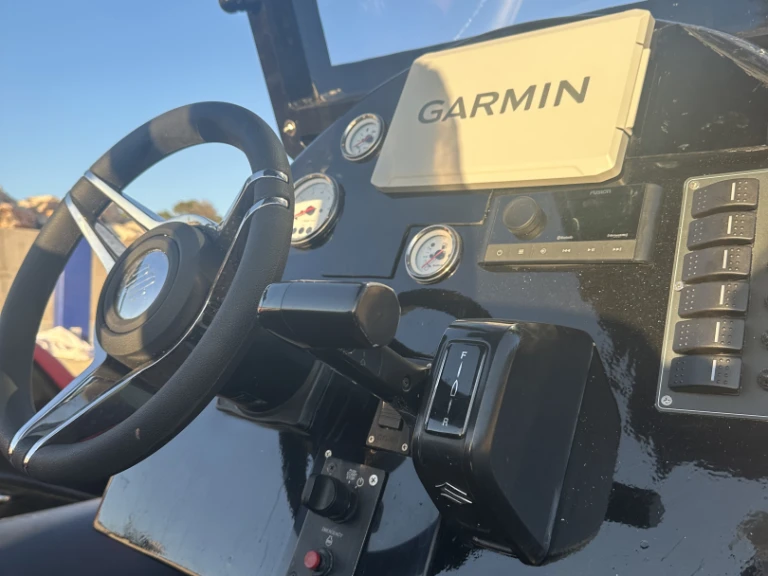 Location Semi-rigide Lobster avec permis