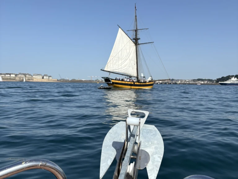 Location Bateau à moteur à Dinard - Maxima 750 flying lounge
