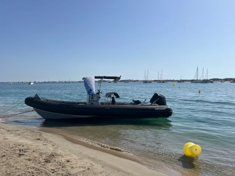 Location Semi-rigide Valiant avec permis