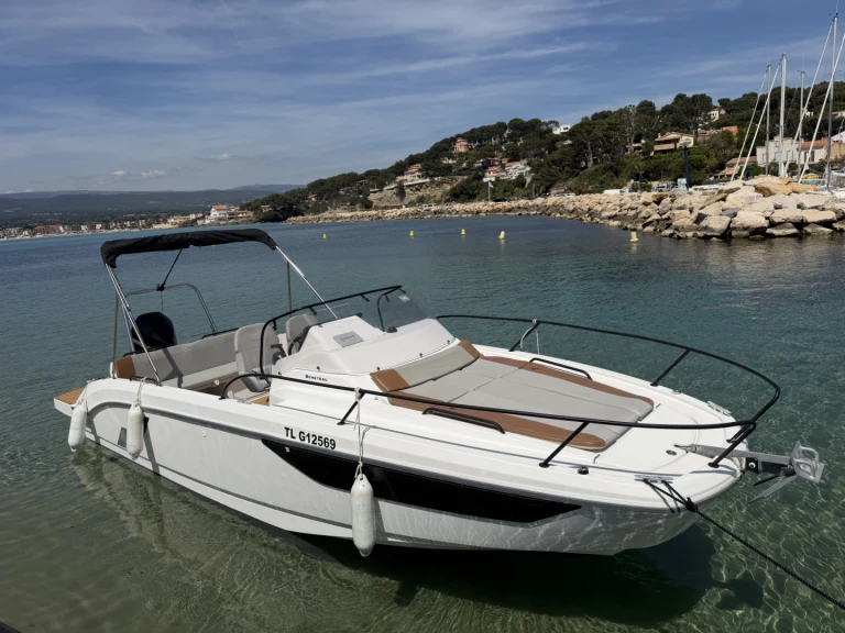Bénéteau Flyer 8 SUNdeck a louer à La Madrague