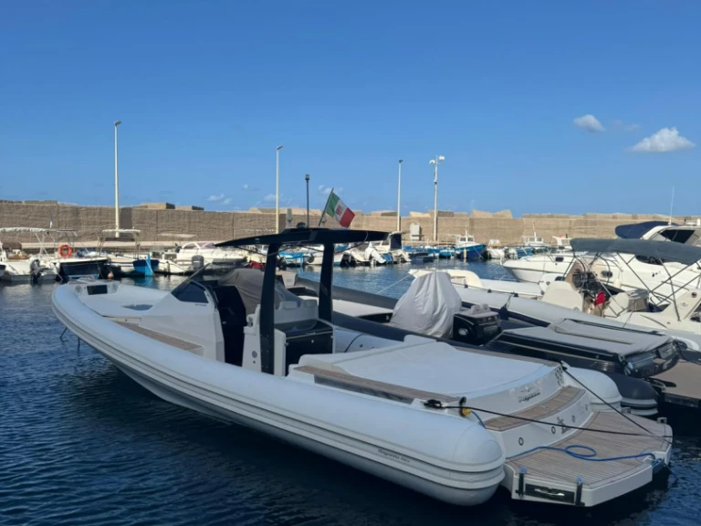 Location bateau Poltu Quatu pas cher MX 11 Coupé