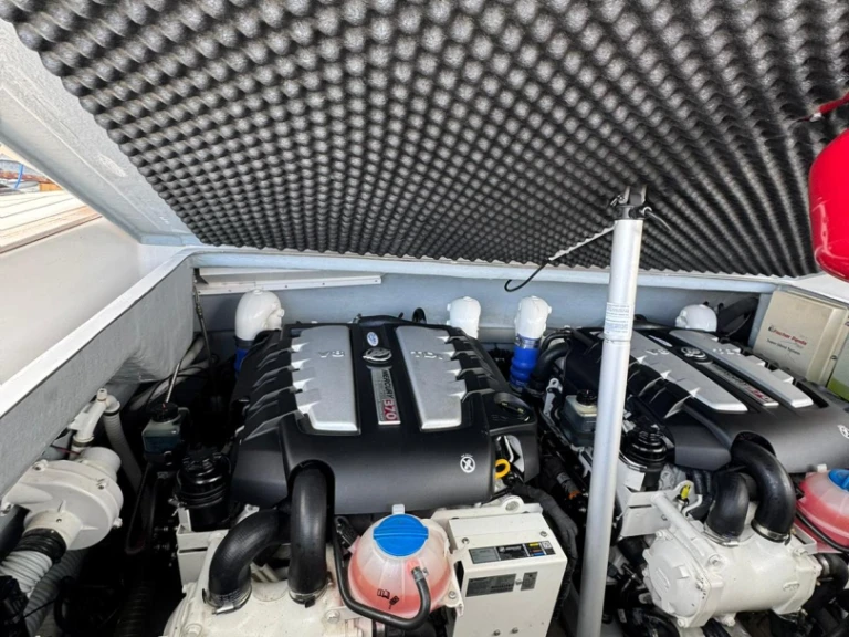 Location Semi-rigide à Poltu Quatu - Magazzu MX 11 Coupé