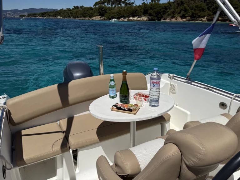Location bateau Cannes pas cher CAP CAMARAT 6,5 CC Style