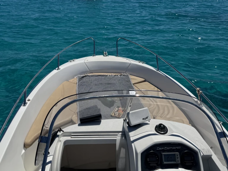 Location bateau Jeanneau CAP CAMARAT 6,5 CC Style à Cannes sur Samboat