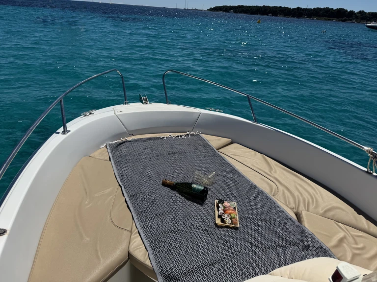 Location Bateau à moteur Jeanneau avec permis