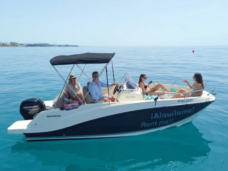 Louer Bateau à moteur avec ou sans skipper Quicksilver à Espagne
