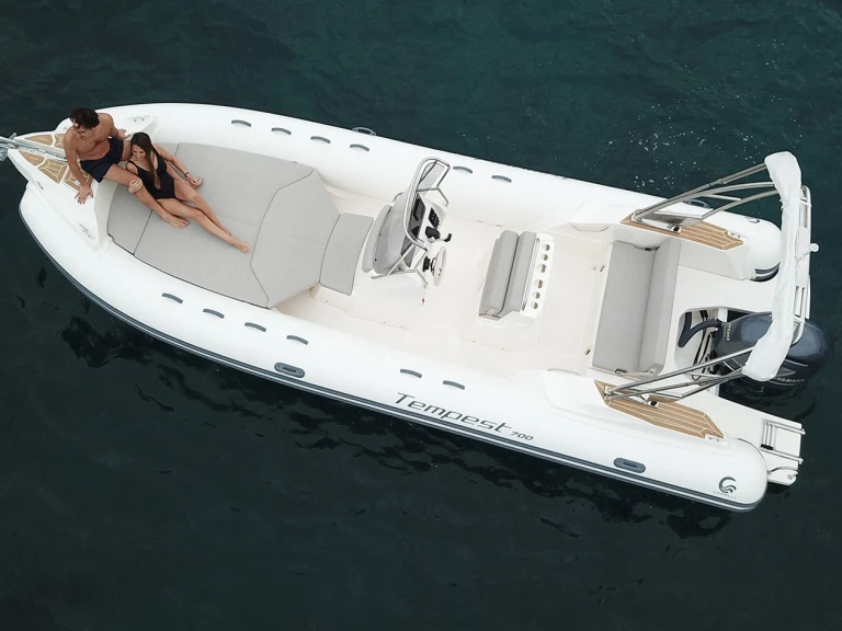 Location à Le Lavandou - Capelli Tempest 700 Open sur SamBoat