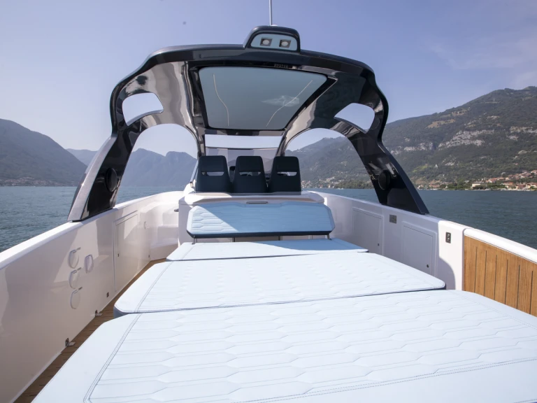 Bateau à moteur à louer à Salerne au meilleur prix