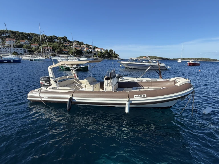 Location bateau Marco Twentythree power  à Hvar sur Samboat