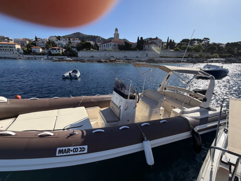 Louer Semi-rigide avec ou sans skipper Marco à Hvar