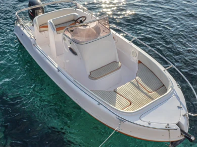 Charter a Marino Aphordite 650 in Hvar on Samboat