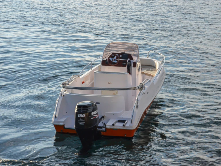 Louer Bateau à moteur avec ou sans skipper Marino à Hvar