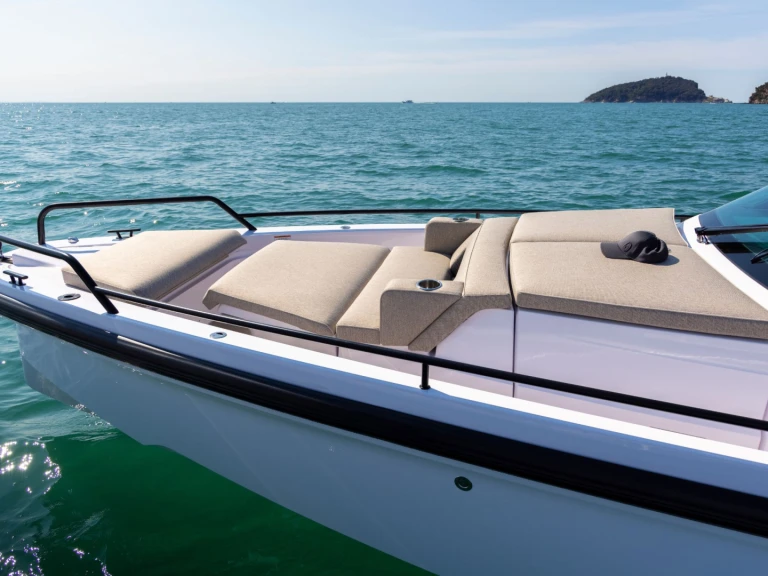 Bateau à moteur à louer à Naples au meilleur prix