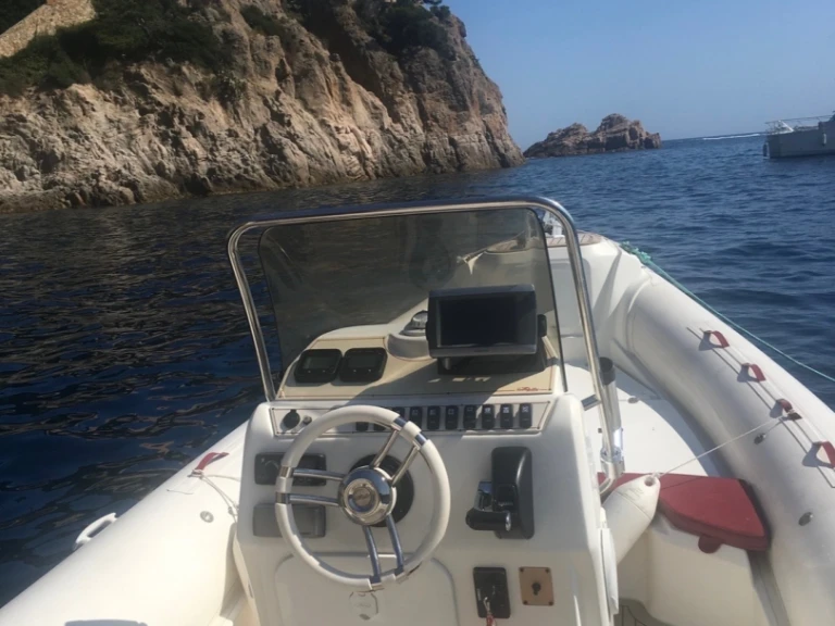 Louez un Nuova Jolly Prince 23 à Andernos-les-Bains