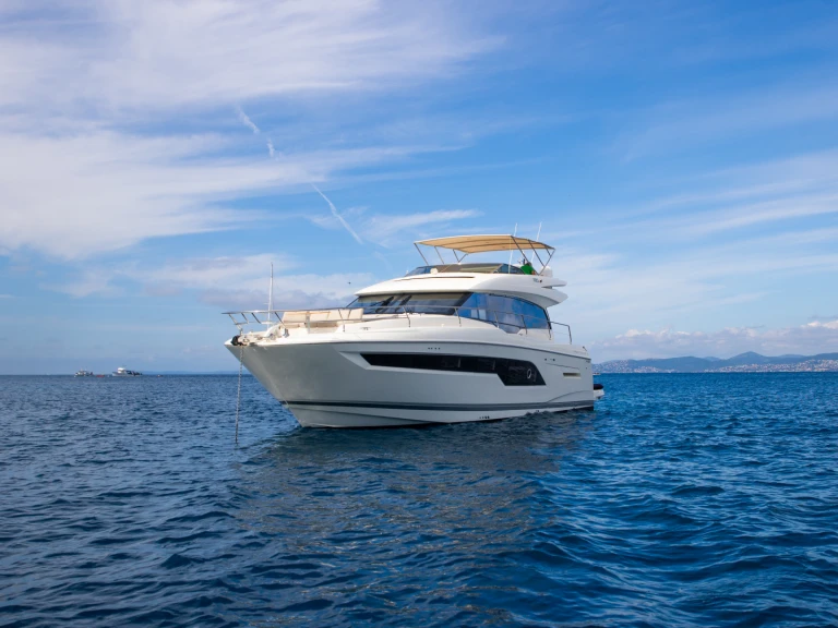 Louer Yacht avec ou sans skipper Prestige Yachts à Saint-Raphaël