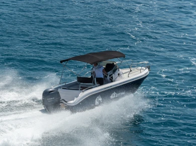 Noleggio Barca a motore a Trogir – Ranieri Shadow 22
