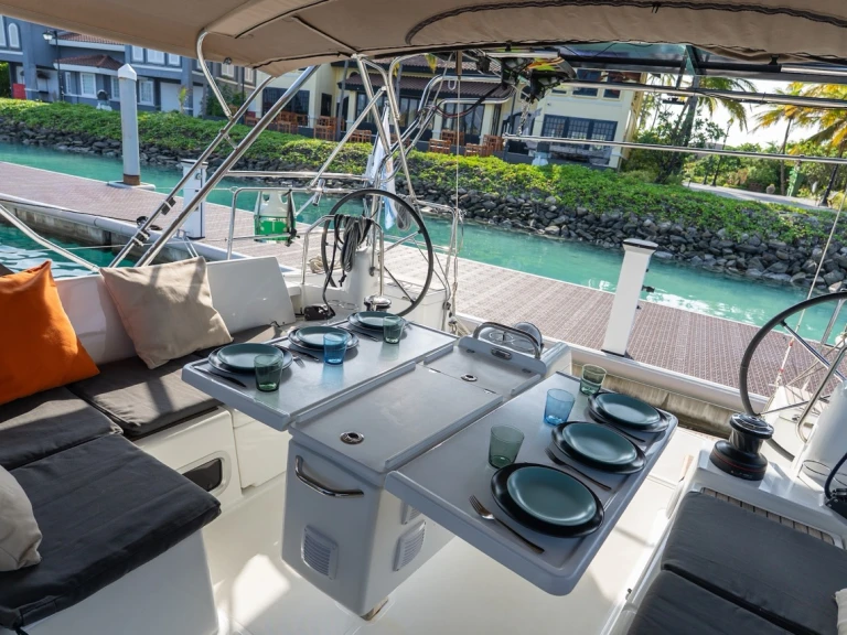 Location bateau Jeanneau Sun Odyssey 490 à Malé sur Samboat
