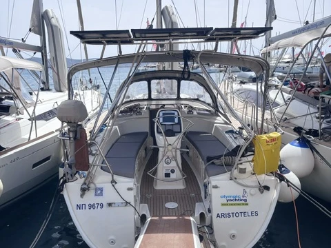 Louez un Bavaria Bavaria 38 Cruiser à Lávrio
