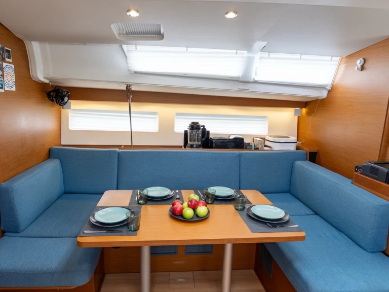Location bateau Jeanneau Sun Odyssey 490 à Malé sur Samboat