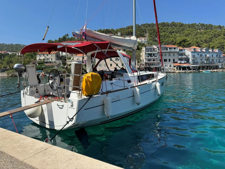 Bénéteau Oceanis 35 a louer à Split