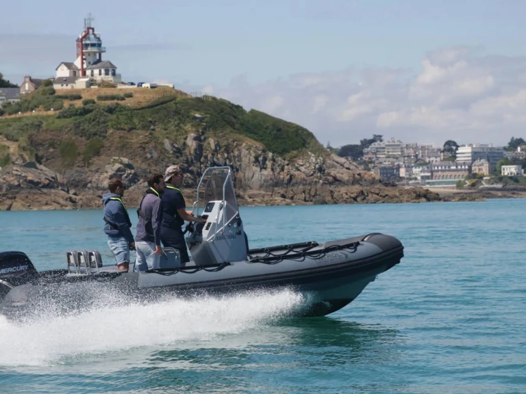 Location Bateau à moteur  avec permis