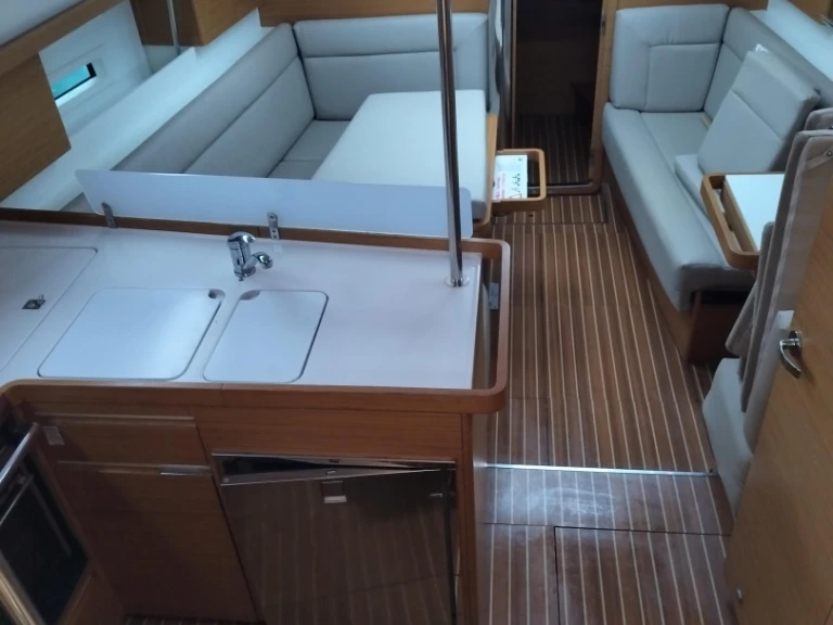 Location à Izola - Elan Impression 40 sur SamBoat