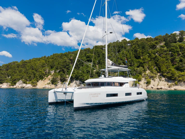 Catamaran à louer à Kaštel Gomilica au meilleur prix