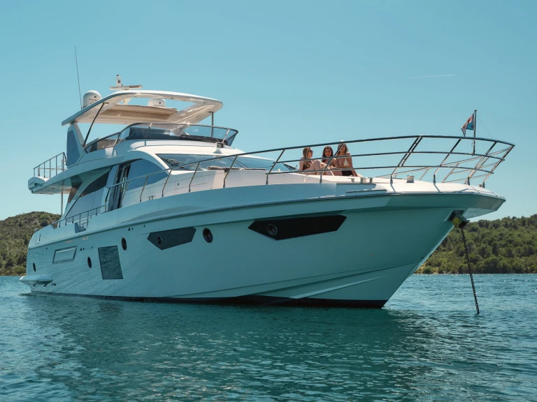 Location bateau Azimut Azimut 72 à Trogir sur Samboat