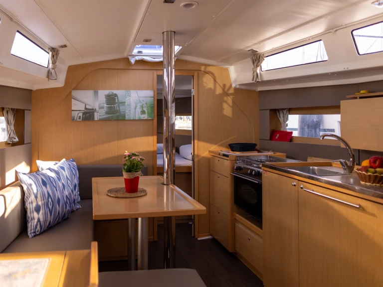 Location à Port de Pollença - Bénéteau Oceanis 38 sur SamBoat
