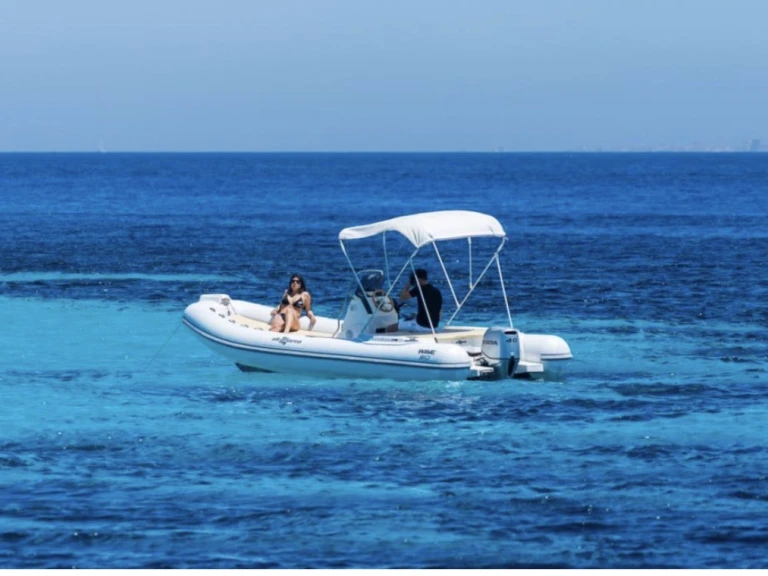 Louer Semi-rigide avec ou sans skipper Altamarea à Favignana