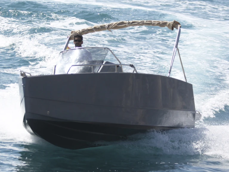 Location Bateau à moteur Nuva avec permis